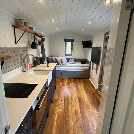 Luxury Shepherds Hut - The Moorhen By The Lake York Eksteriør billede