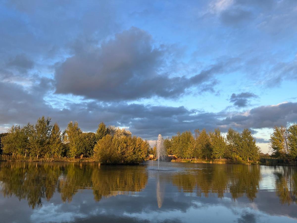 Luxury Shepherds Hut - The Moorhen By The Lake York Eksteriør billede