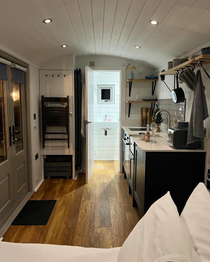 Luxury Shepherds Hut - The Moorhen By The Lake York Eksteriør billede