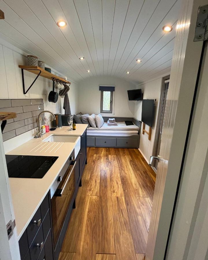 Luxury Shepherds Hut - The Moorhen By The Lake York Eksteriør billede