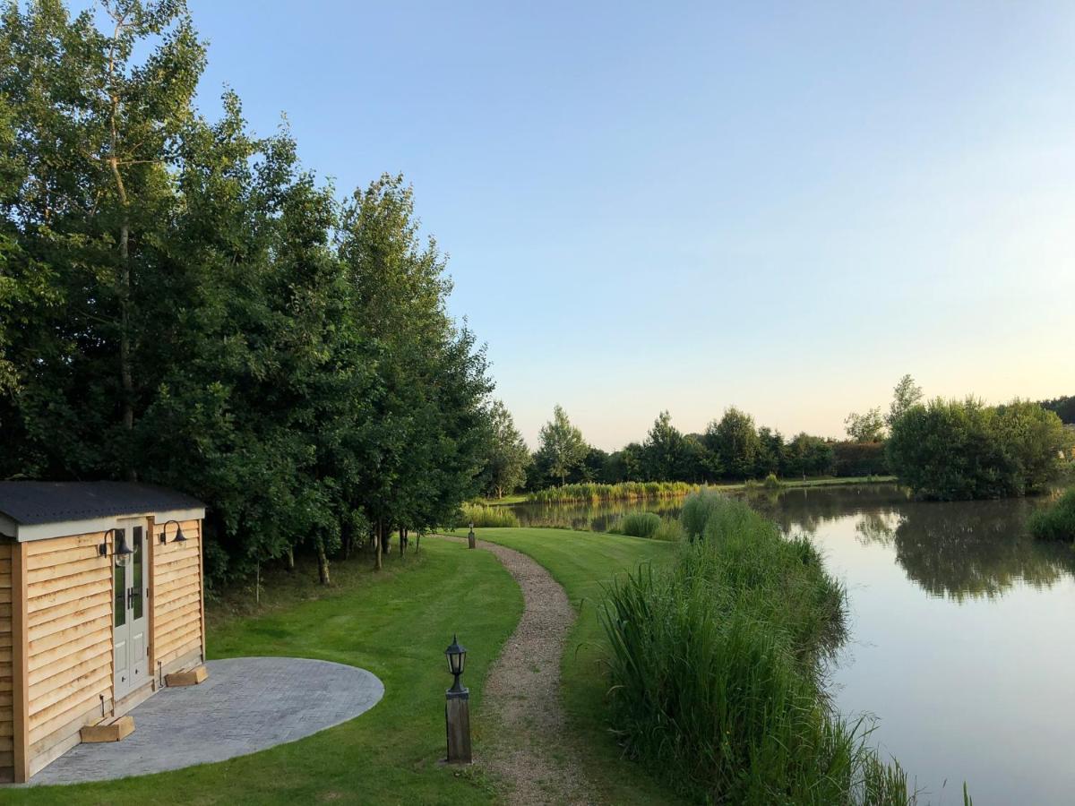 Luxury Shepherds Hut - The Moorhen By The Lake York Eksteriør billede