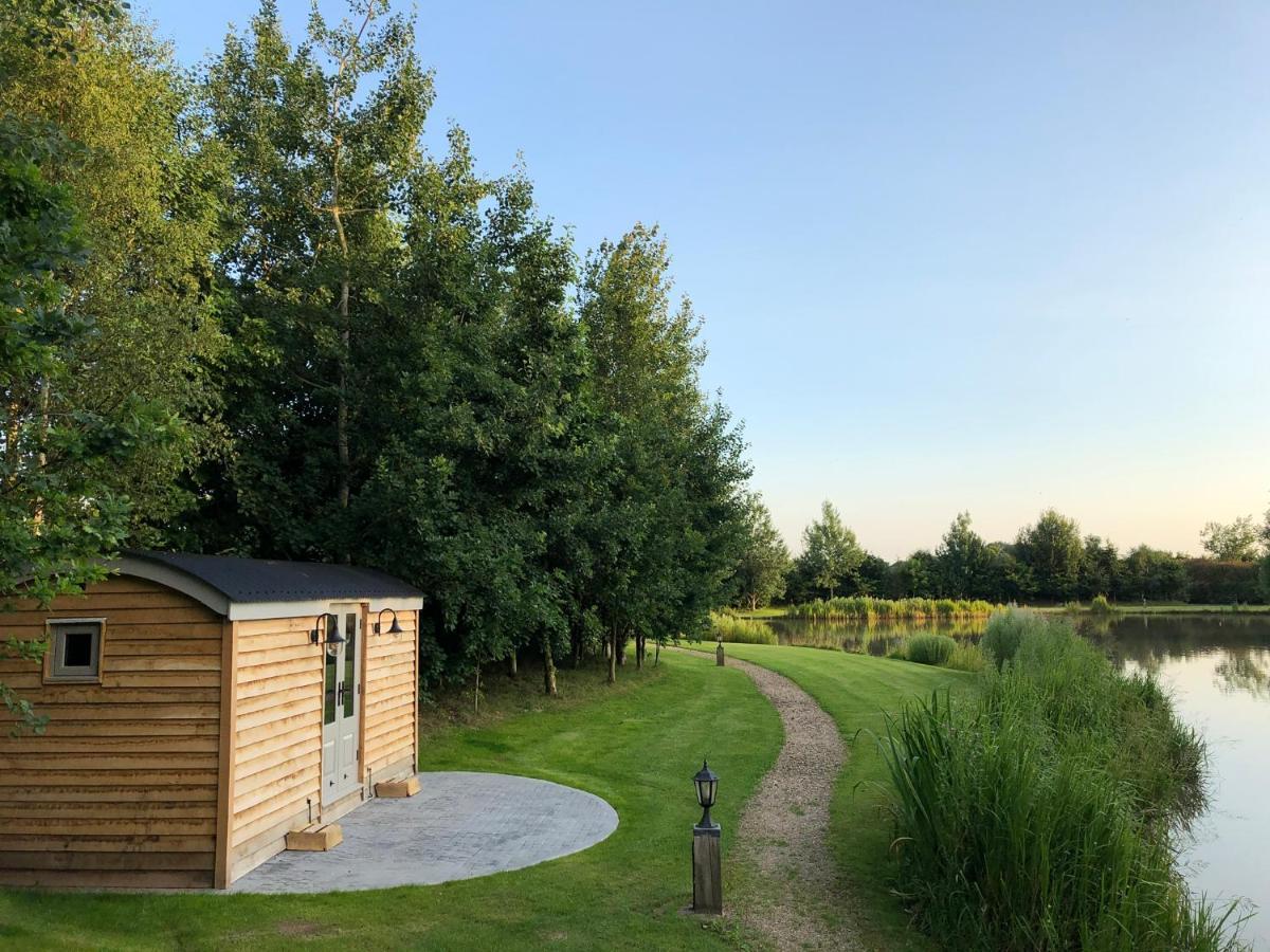 Luxury Shepherds Hut - The Moorhen By The Lake York Eksteriør billede
