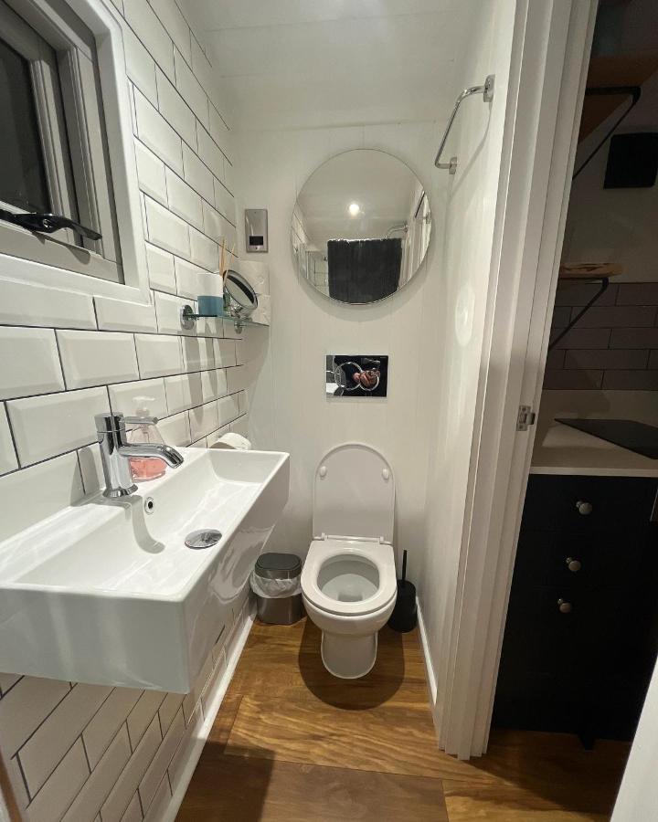 Luxury Shepherds Hut - The Moorhen By The Lake York Eksteriør billede
