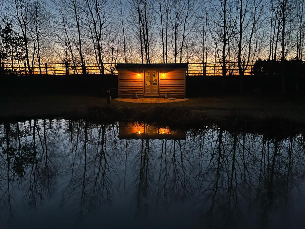 Luxury Shepherds Hut - The Moorhen By The Lake York Eksteriør billede